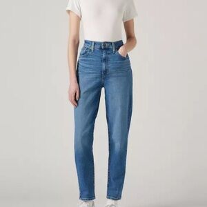NWT Levi’s High Waisted Mom Jeans